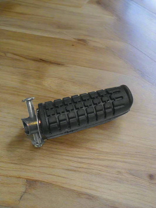 FOOTREST FOR HUNK FRONT RIGHT SIDE 1 PC