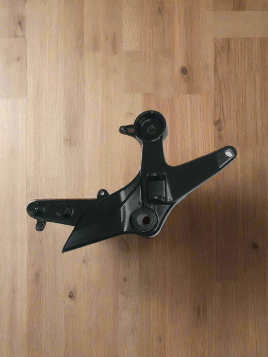 FOOTREST BRACKET FRONT RIGHT FOR APACHE RTR 160 180 double disc model