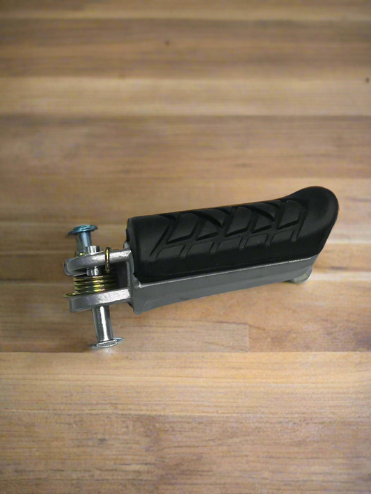 FOOTREST FOR CBZ EXTREME NEW 2012 FRONT RIGHT / ISMART