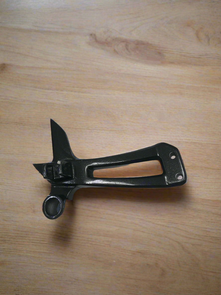 FOOTREST BRACKET REAR RIGHT FOR APACHE RTR 160 180