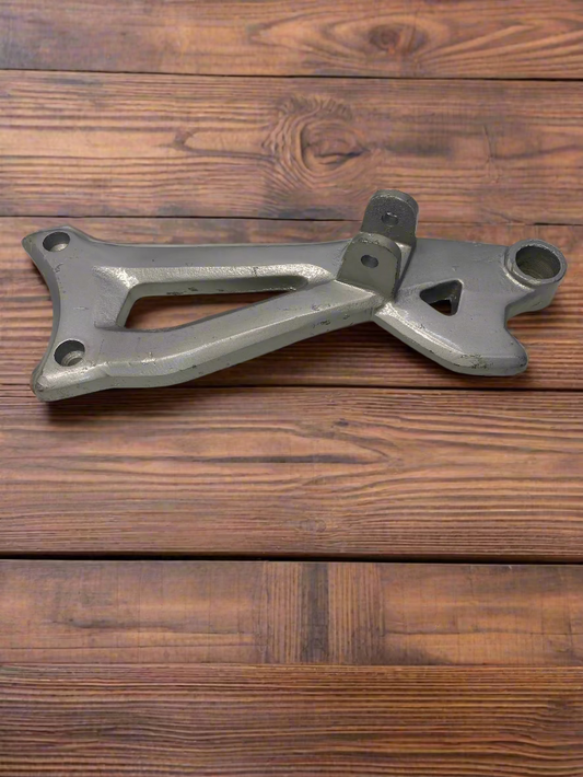 FOOTREST BRACKET FOR DISCOVER 100M / 125M